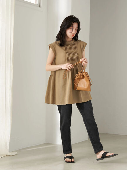 Bay Front Tuck Blouse